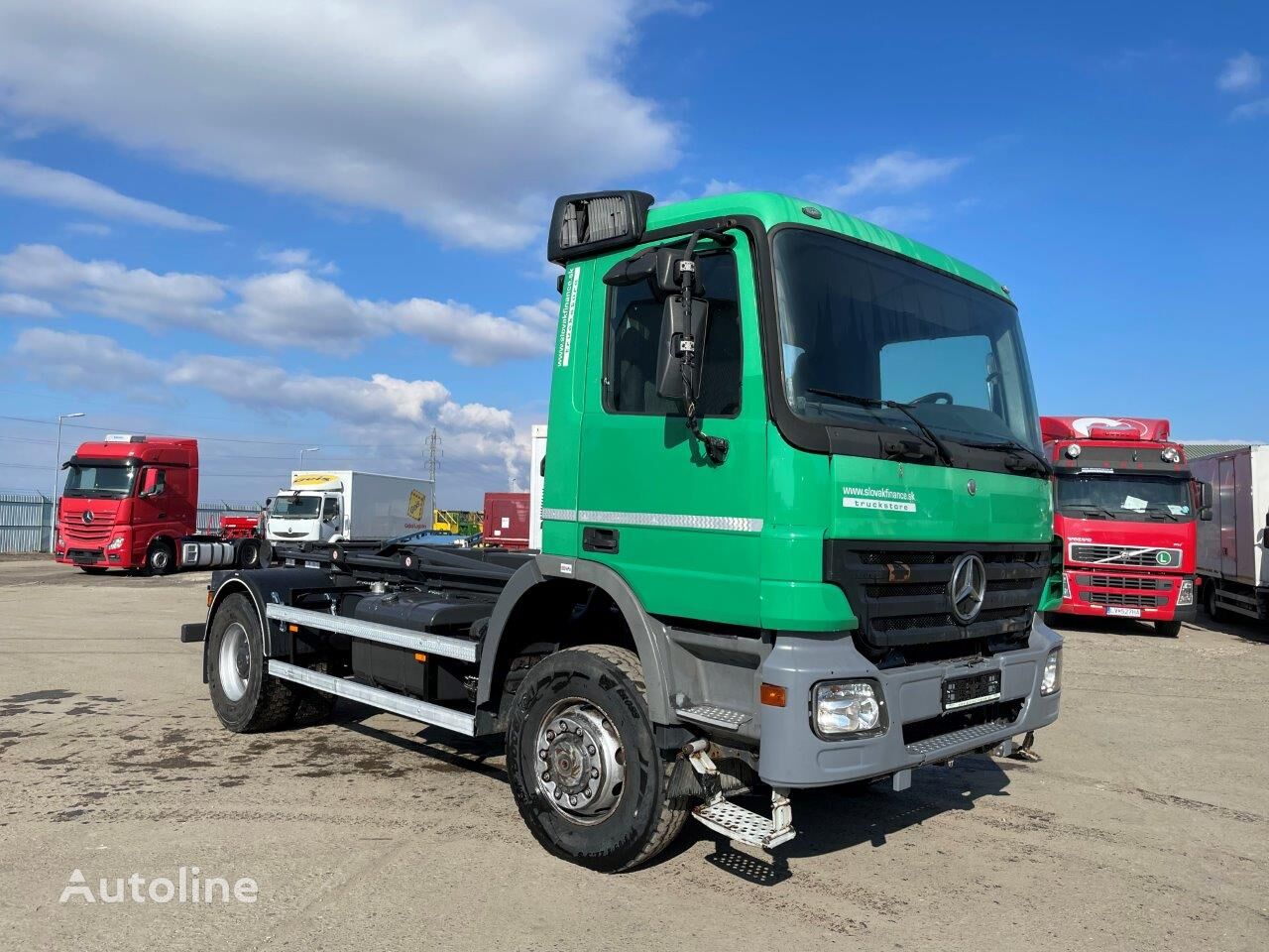 후크리프트 트럭 Mercedes-Benz ACTROS 1832 4x4 Hákový naťahovač kontajnerov EURO 3, poloautomat